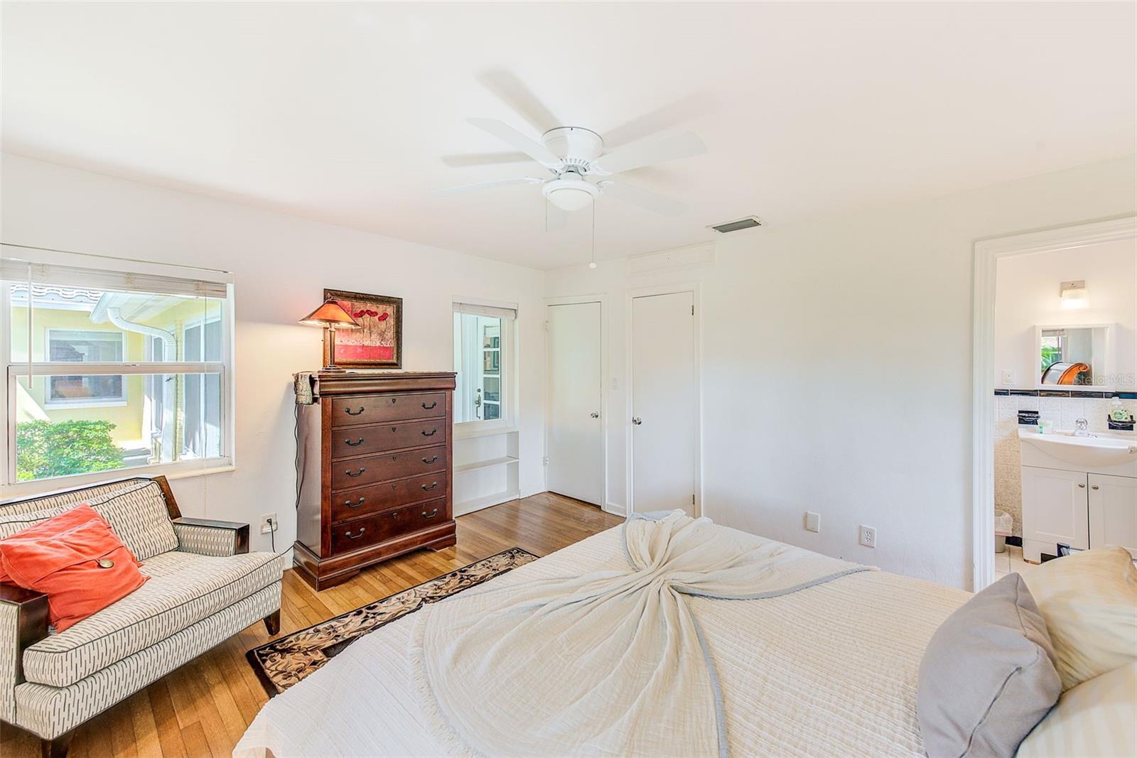 240-242 MATEO WAY NE, ST PETERSBURG, FL, 33704