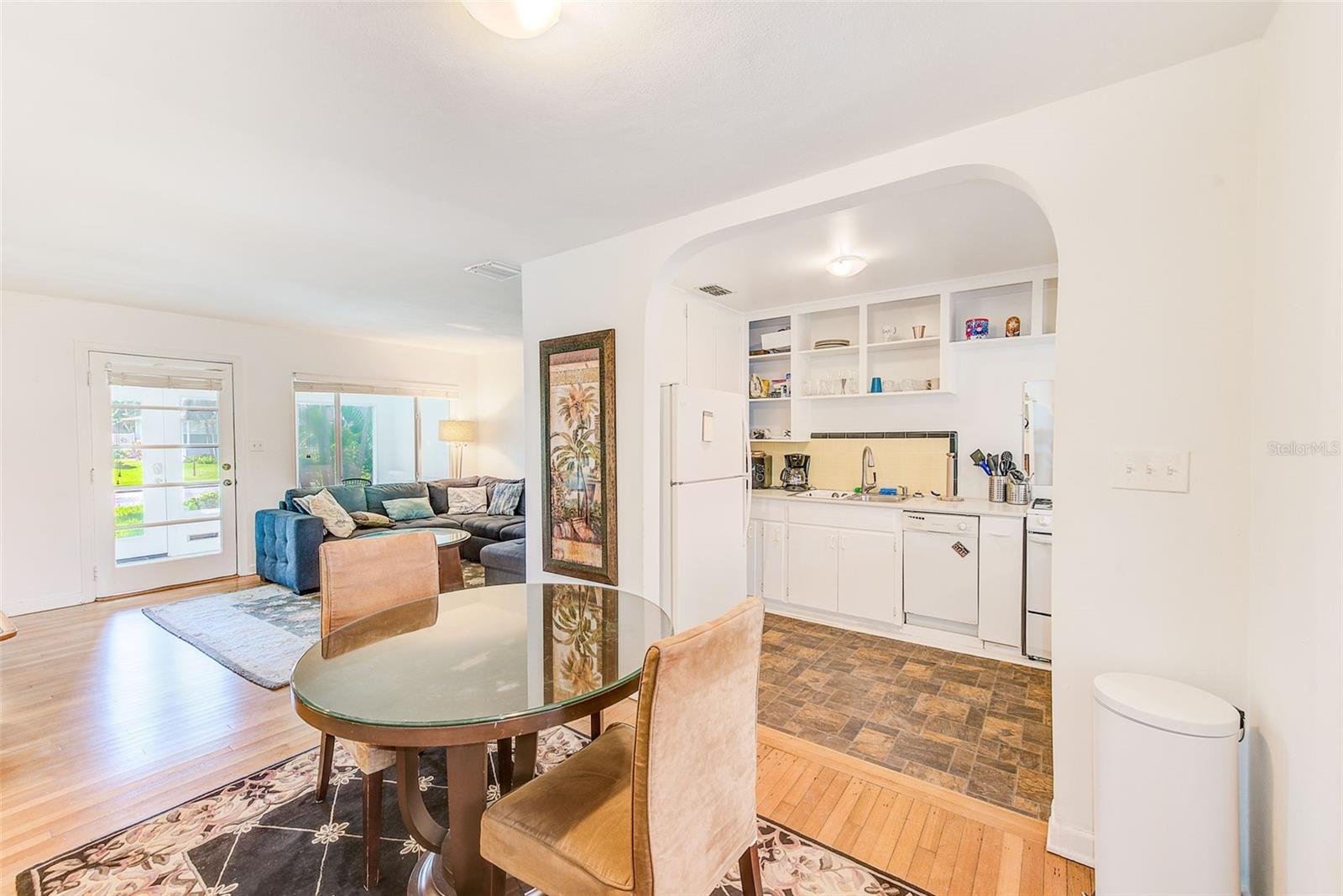 240-242 MATEO WAY NE, ST PETERSBURG, FL, 33704