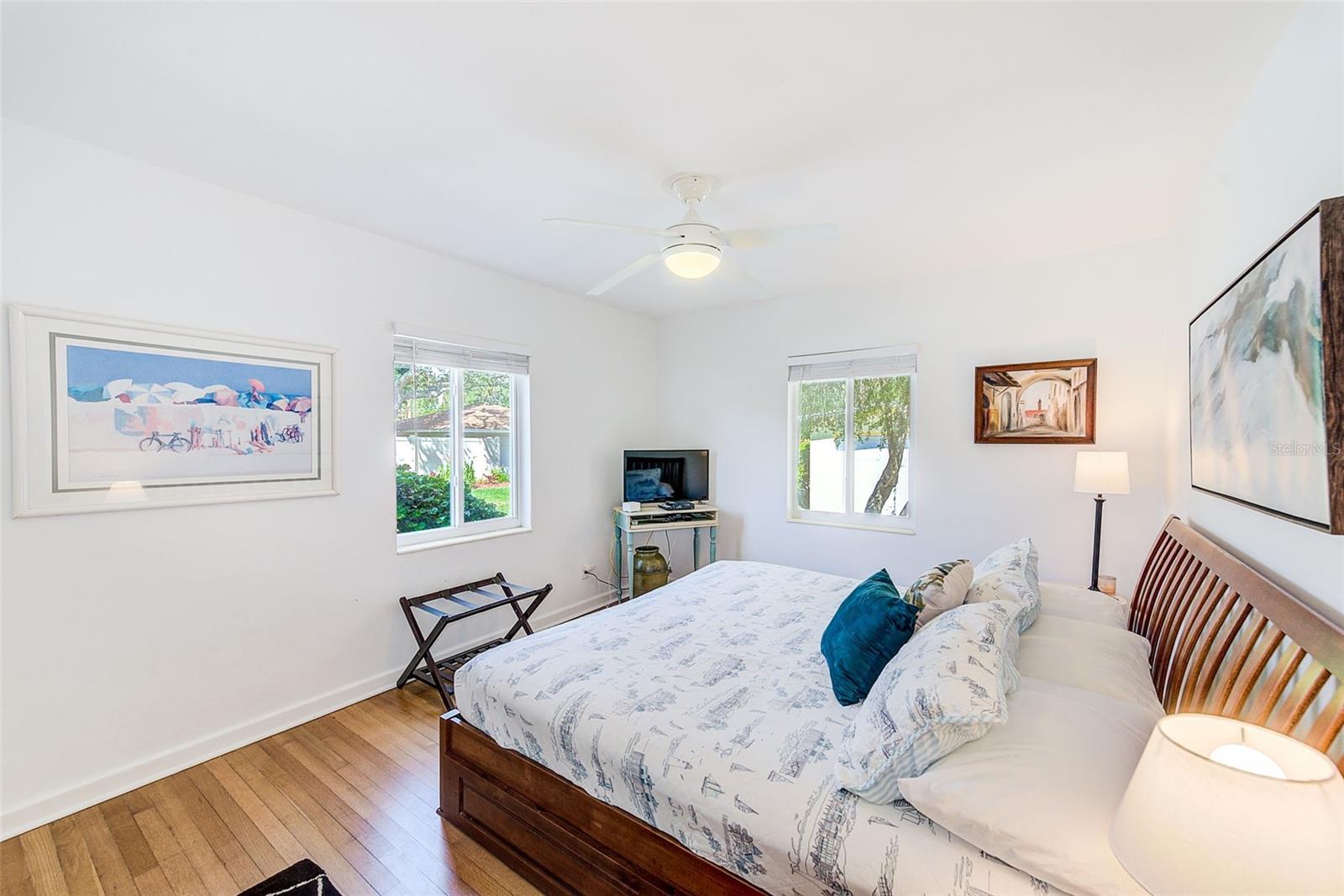 240-242 MATEO WAY NE, ST PETERSBURG, FL, 33704