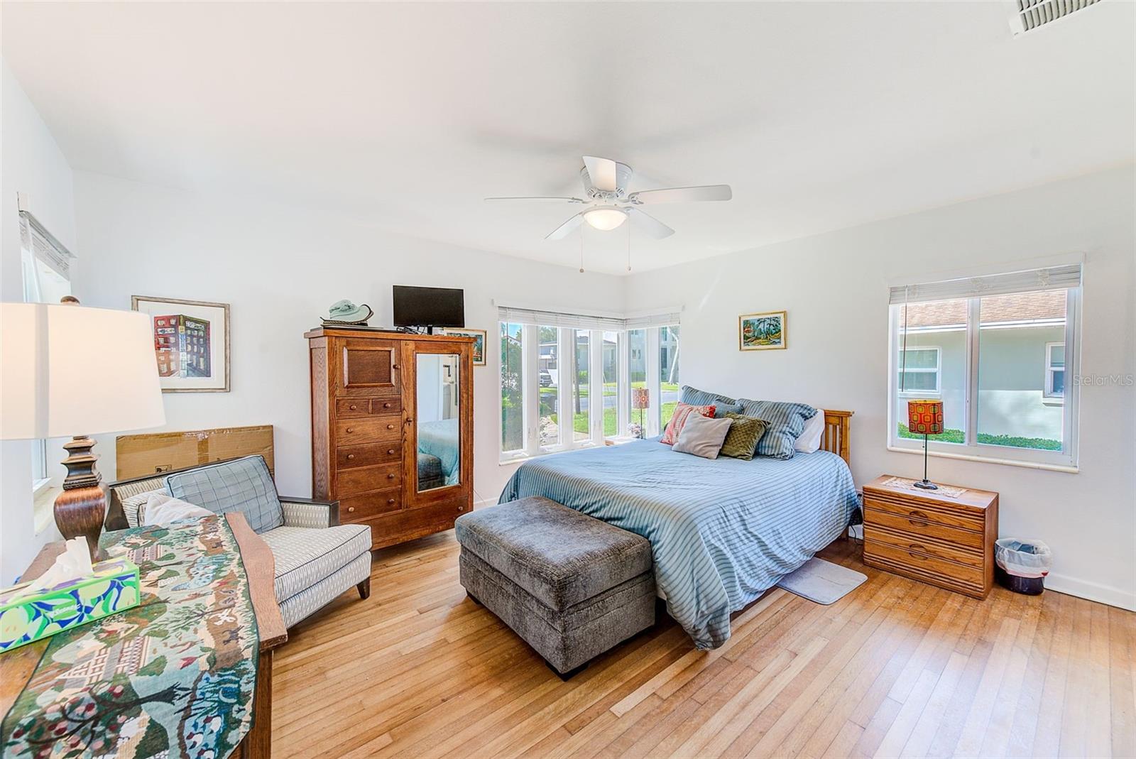 240-242 MATEO WAY NE, ST PETERSBURG, FL, 33704