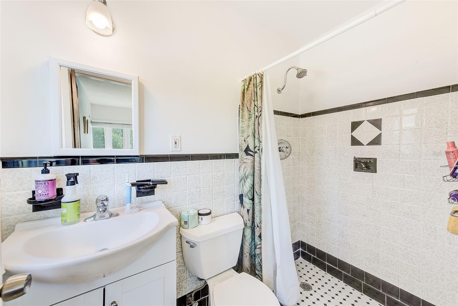 240-242 MATEO WAY NE, ST PETERSBURG, FL, 33704