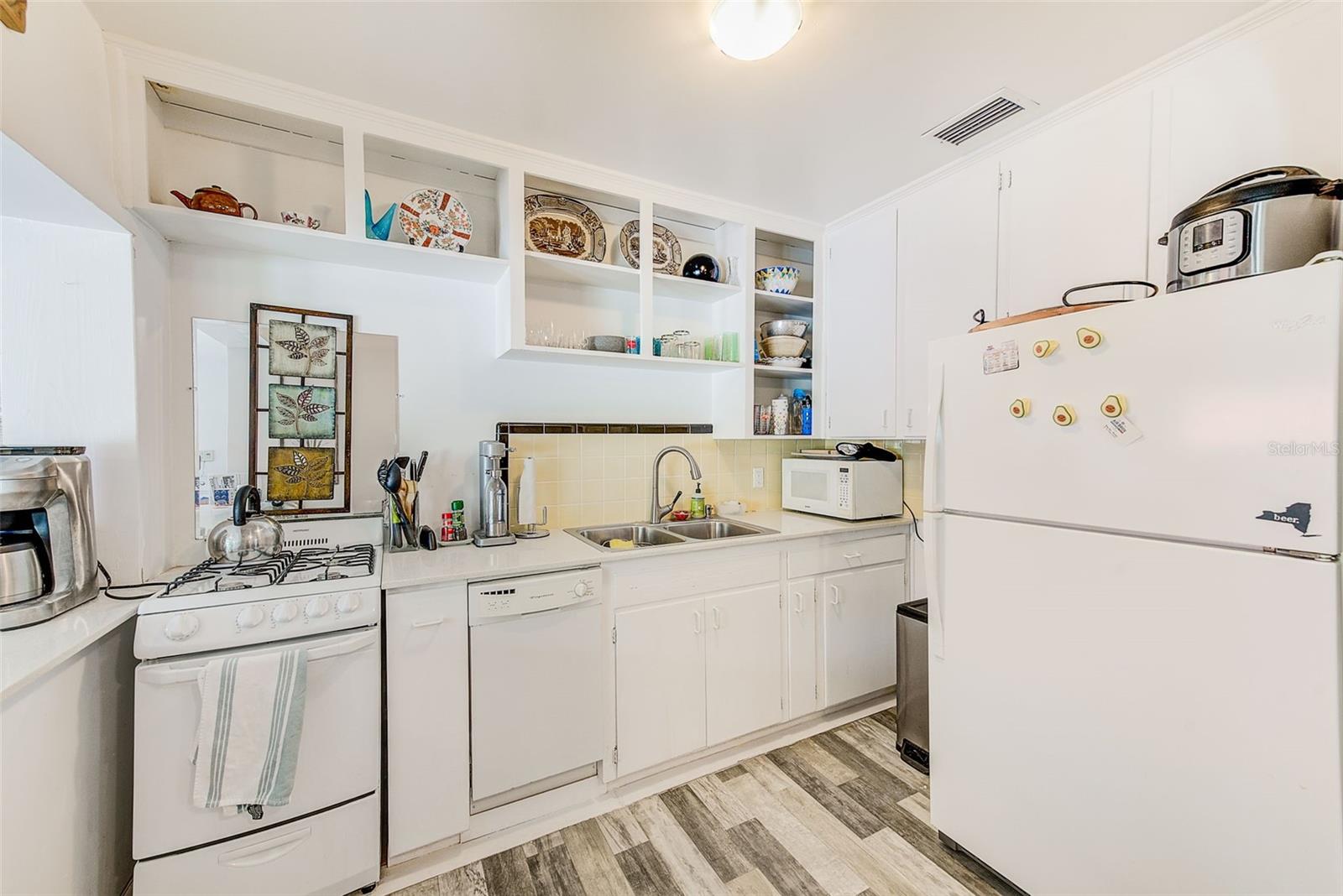 240-242 MATEO WAY NE, ST PETERSBURG, FL, 33704