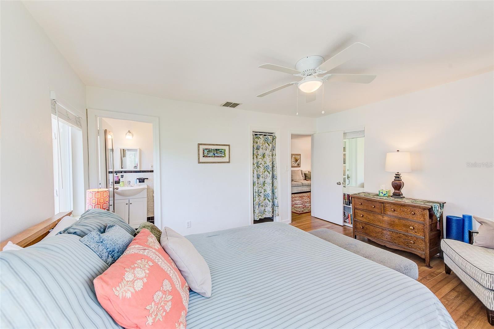 240-242 MATEO WAY NE, ST PETERSBURG, FL, 33704