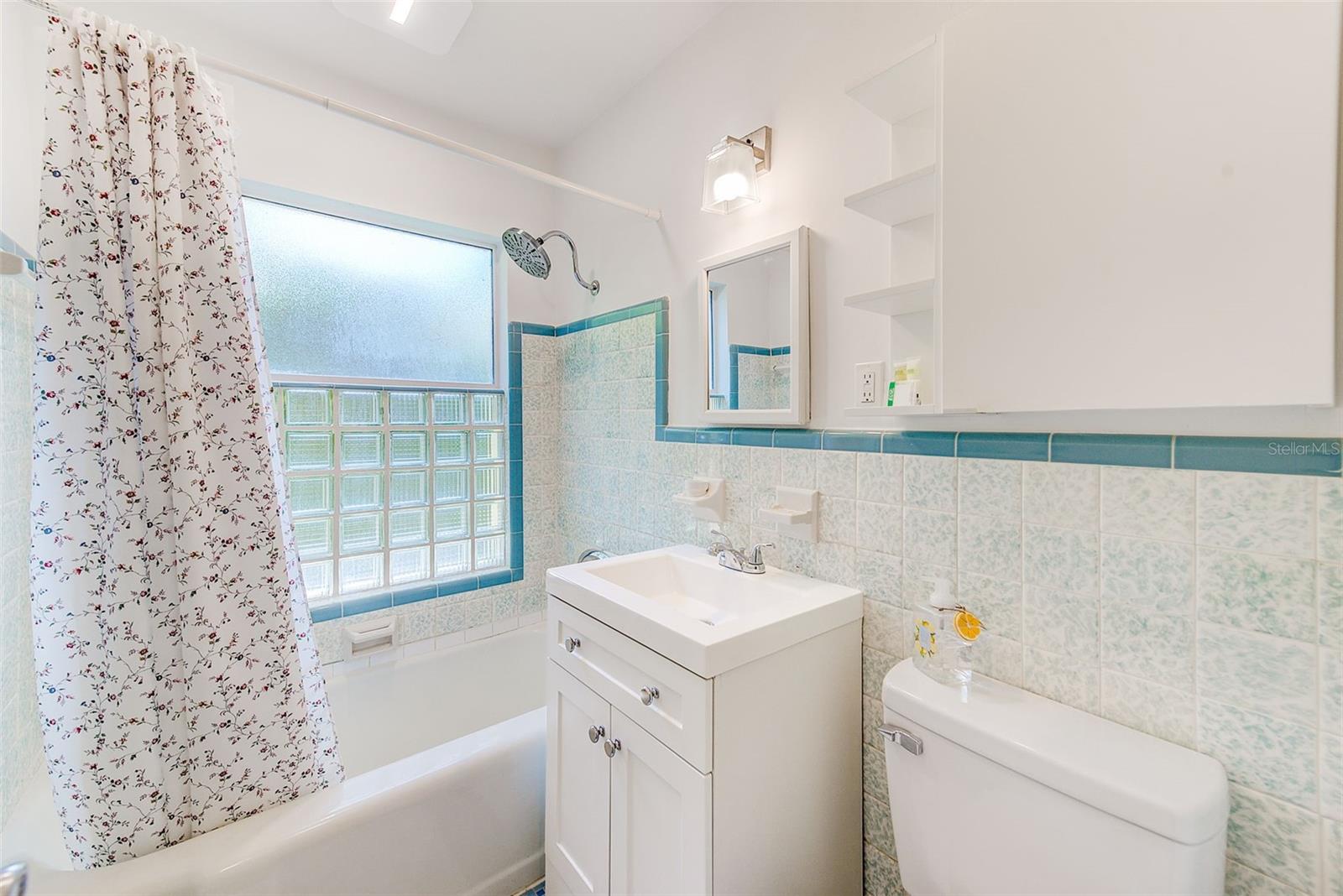 240-242 MATEO WAY NE, ST PETERSBURG, FL, 33704