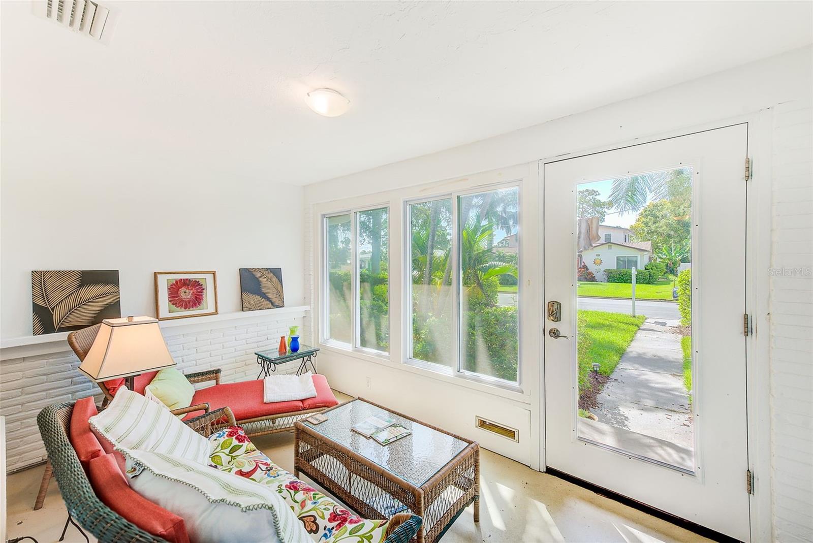 240-242 MATEO WAY NE, ST PETERSBURG, FL, 33704