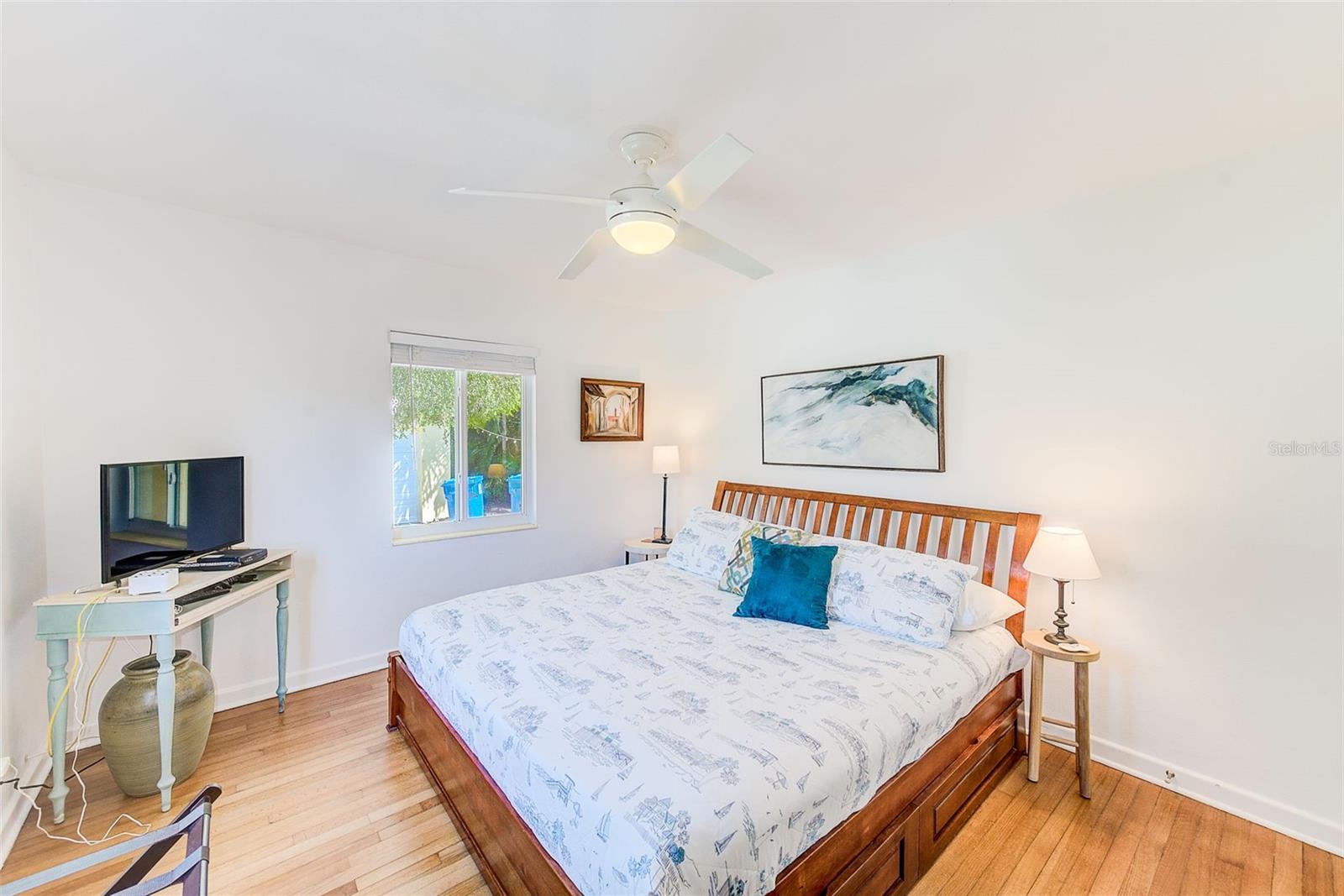 240-242 MATEO WAY NE, ST PETERSBURG, FL, 33704