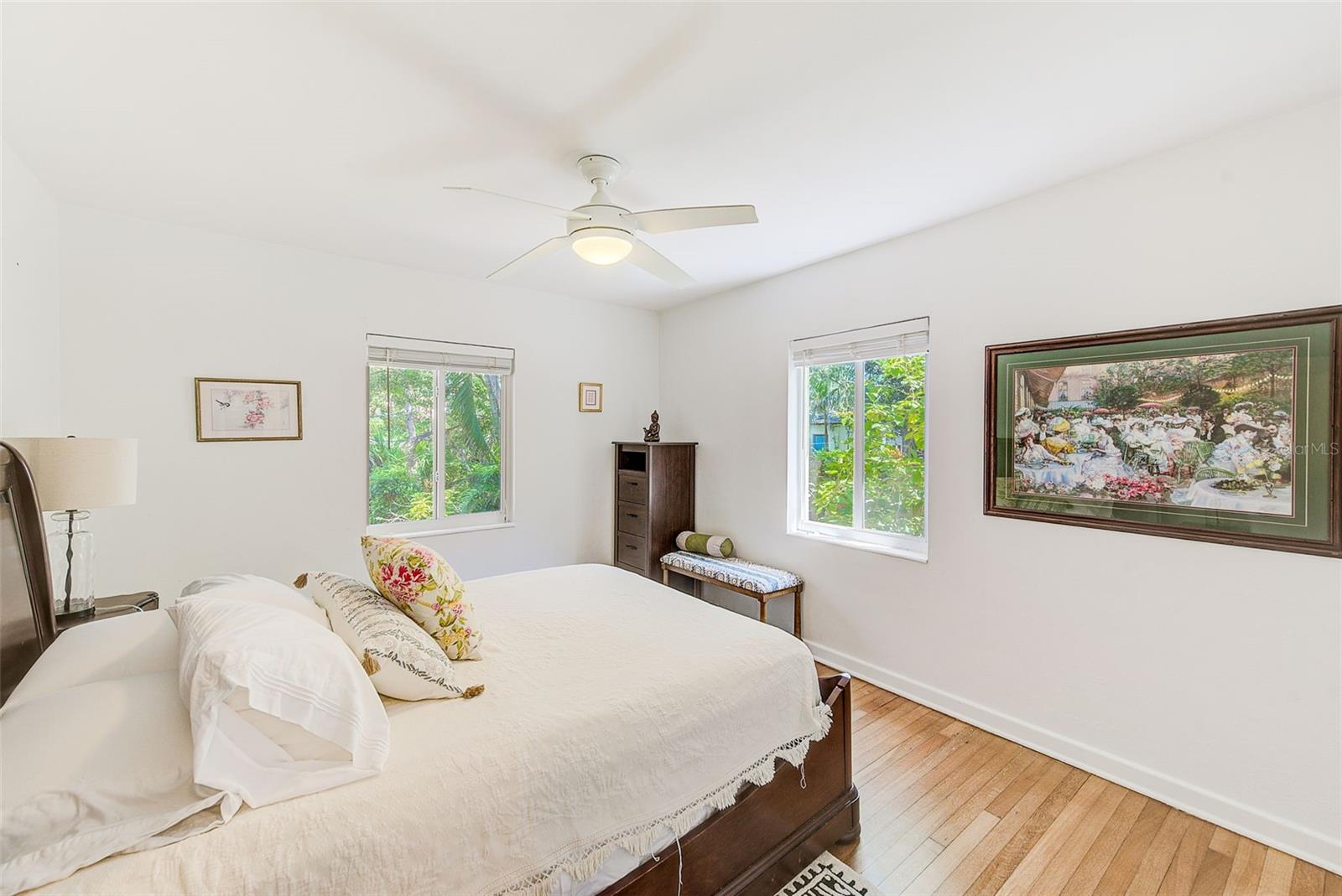 240-242 MATEO WAY NE, ST PETERSBURG, FL, 33704