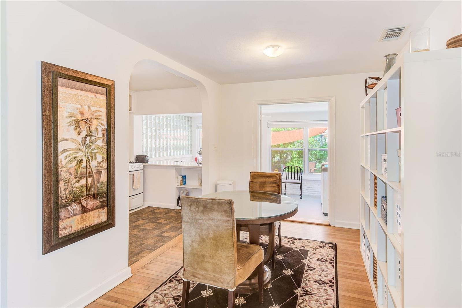 240-242 MATEO WAY NE, ST PETERSBURG, FL, 33704