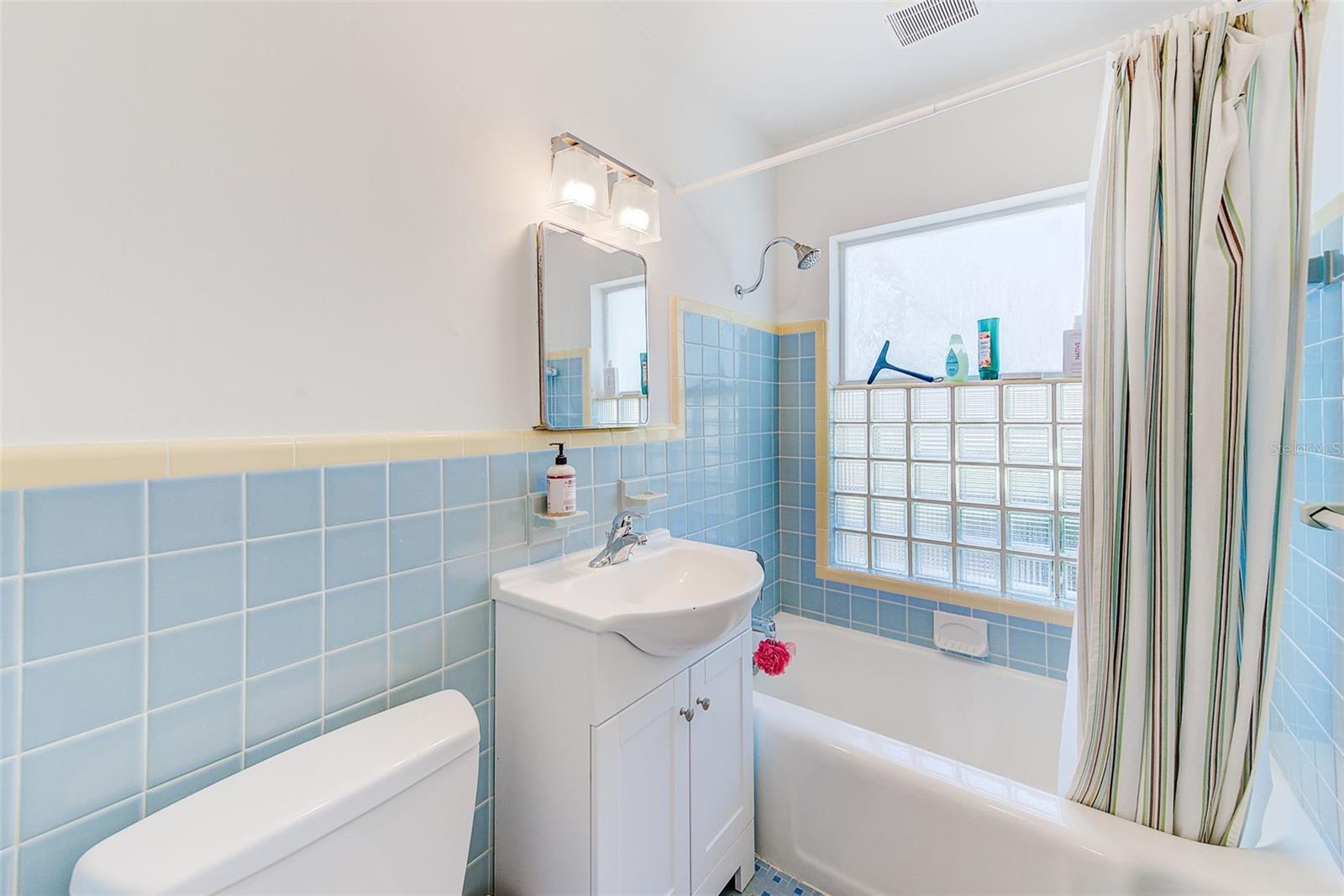 240-242 MATEO WAY NE, ST PETERSBURG, FL, 33704