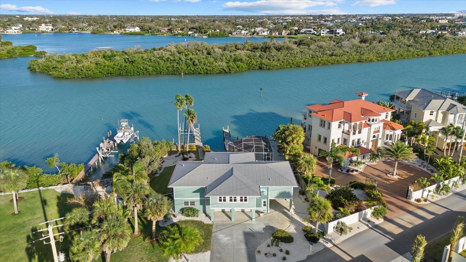 611 S CASEY KEY RD, NOKOMIS, FL, 34275