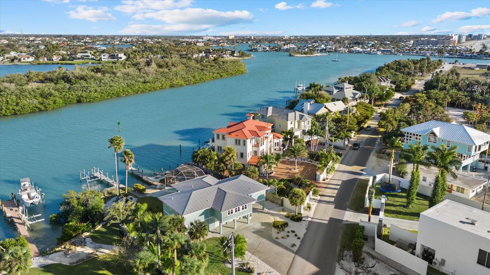 611 S CASEY KEY RD, NOKOMIS, FL, 34275