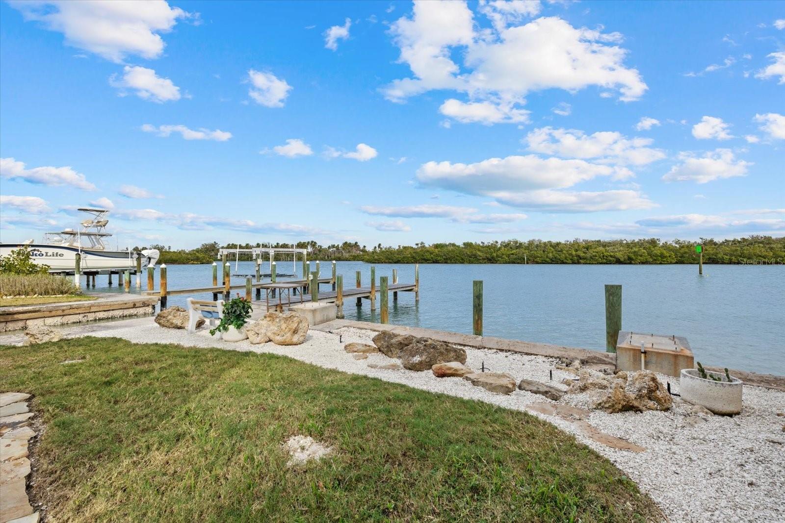 611 S CASEY KEY RD, NOKOMIS, FL, 34275