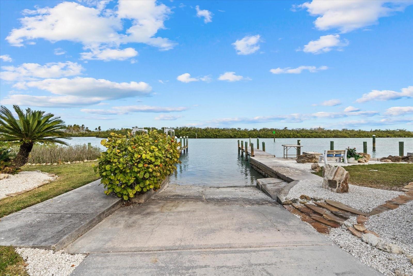 611 S CASEY KEY RD, NOKOMIS, FL, 34275