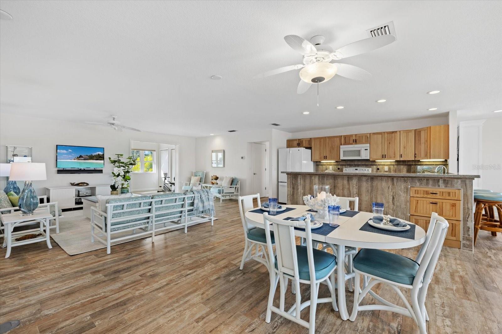 611 S CASEY KEY RD, NOKOMIS, FL, 34275