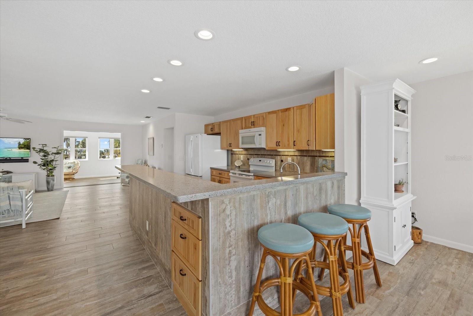 611 S CASEY KEY RD, NOKOMIS, FL, 34275