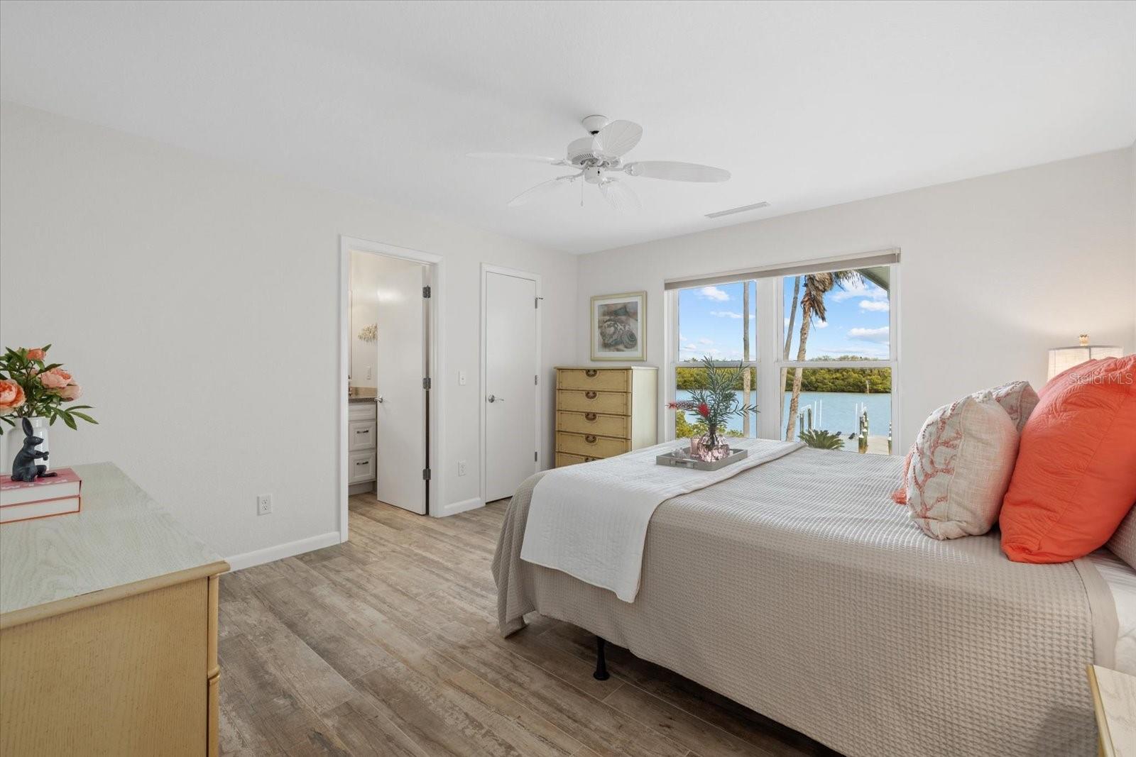 611 S CASEY KEY RD, NOKOMIS, FL, 34275