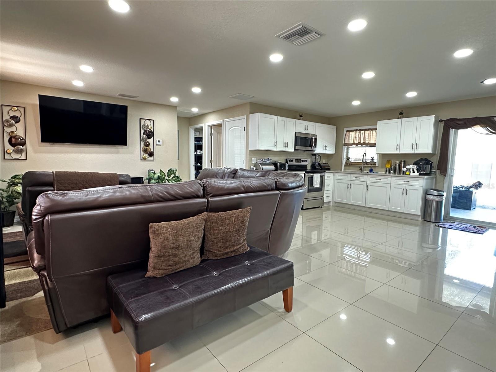 505 W 130TH AVE, TAMPA, FL, 33612