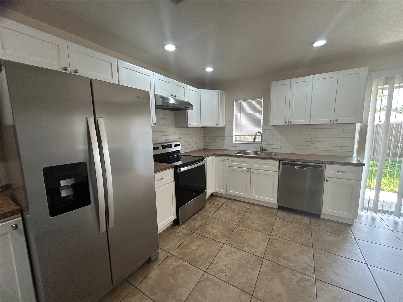 1015 61ST AVENUE DR E, BRADENTON, FL, 34203