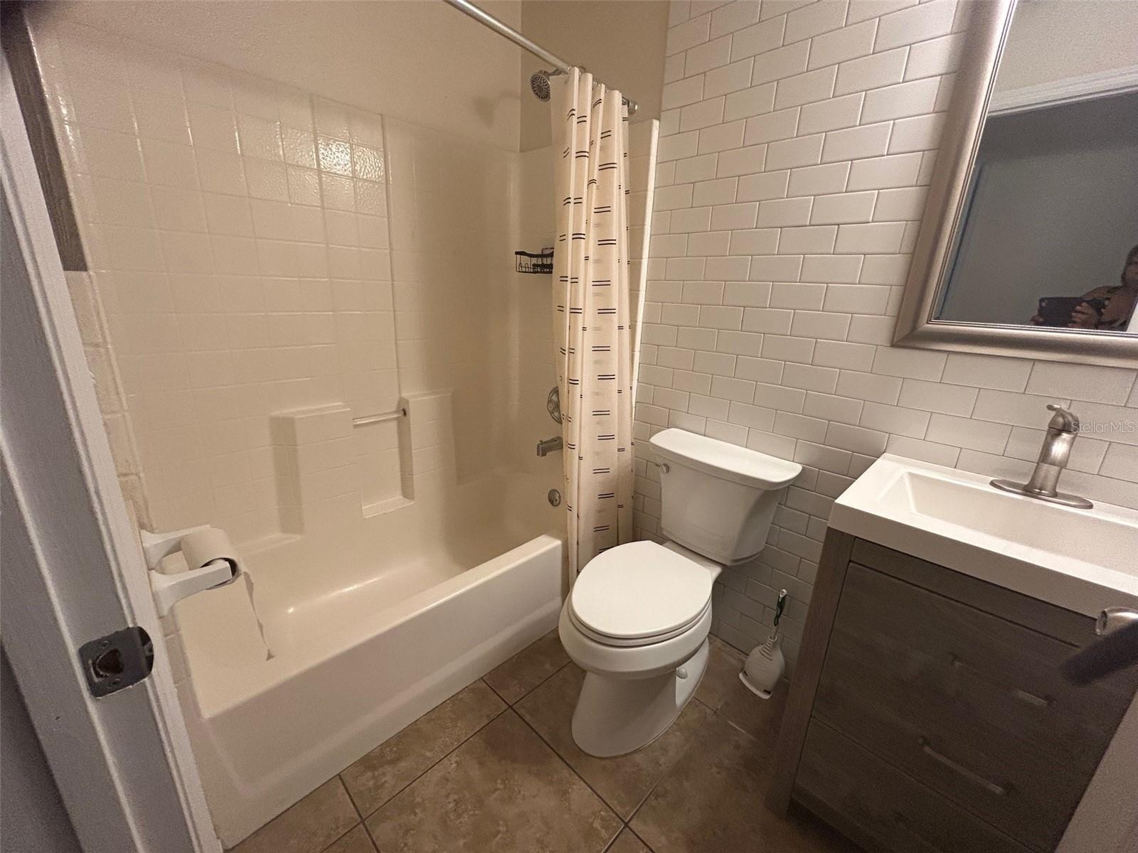 1015 61ST AVENUE DR E, BRADENTON, FL, 34203