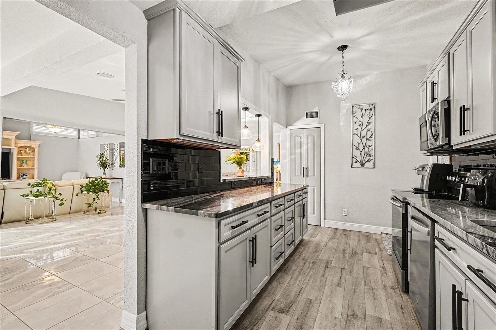 868 CONREID DR NE, PORT CHARLOTTE, FL, 33952