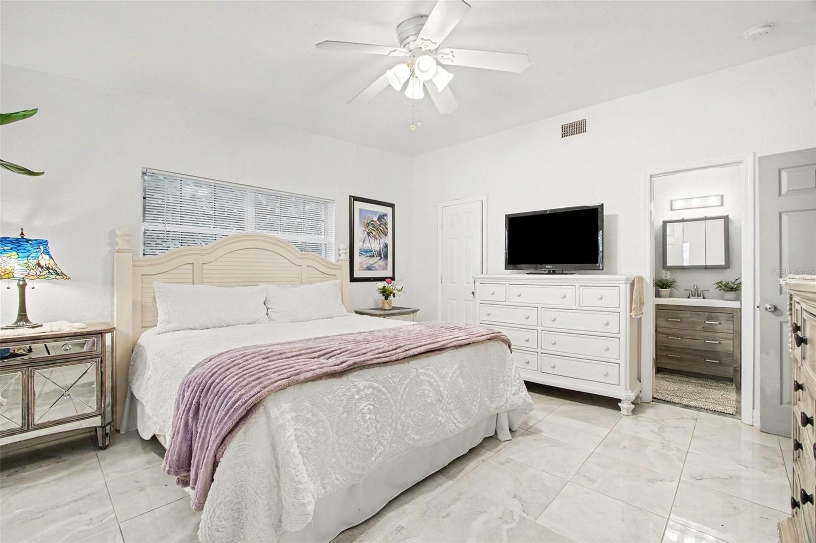 868 CONREID DR NE, PORT CHARLOTTE, FL, 33952