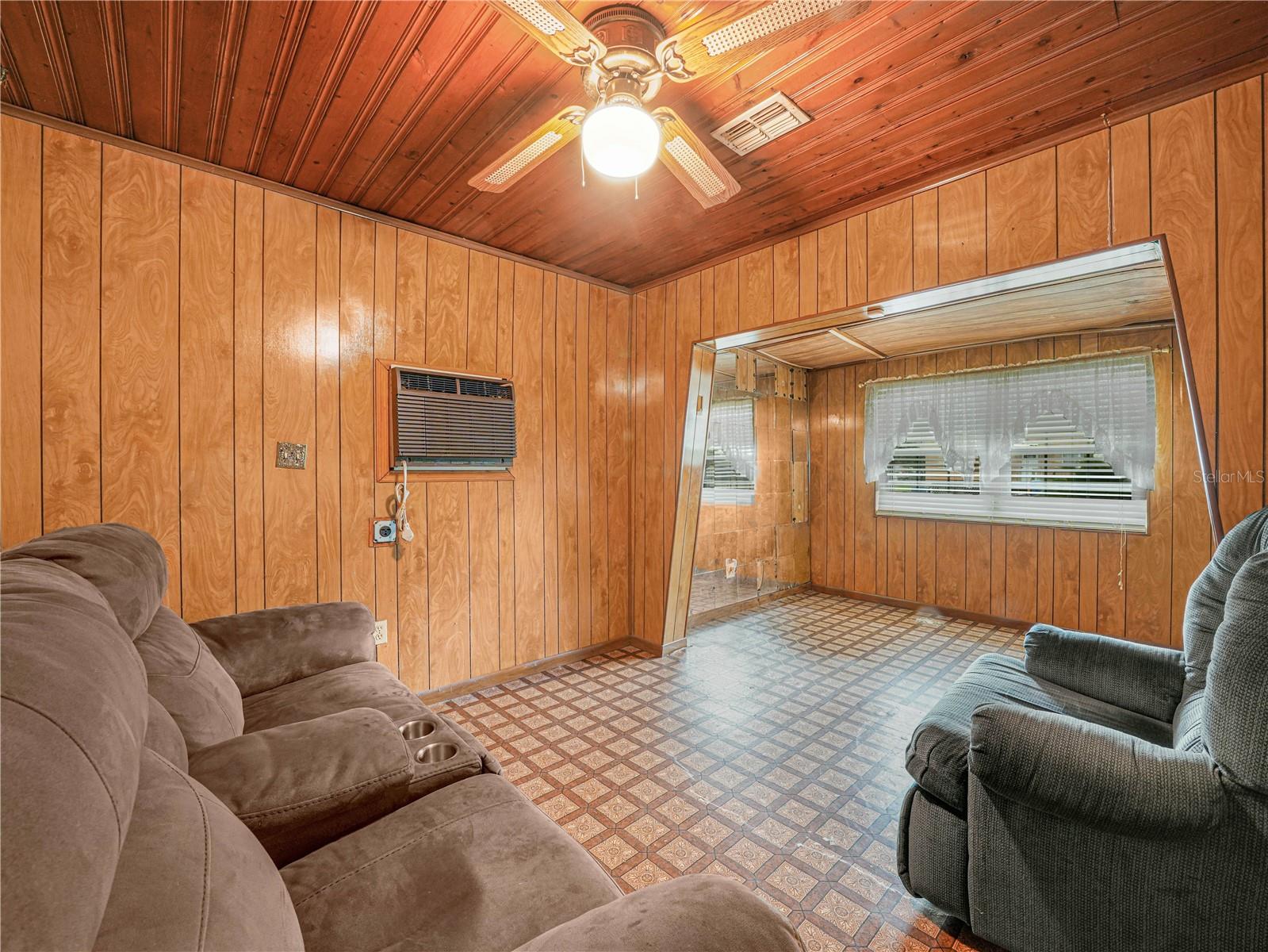 715 S SEMINOLE AVE, FORT MEADE, FL, 33841