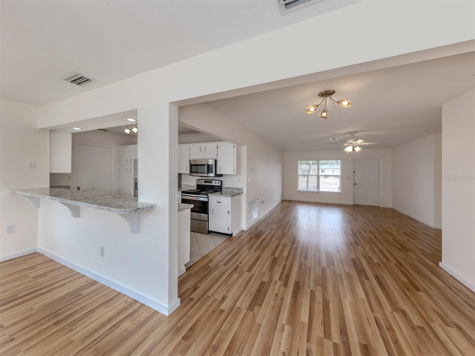 1215 MANGO AVE, VENICE, FL, 34285