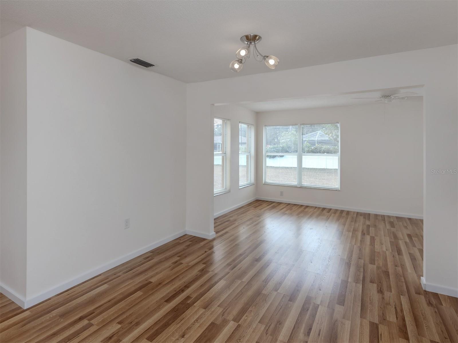 1215 MANGO AVE, VENICE, FL, 34285