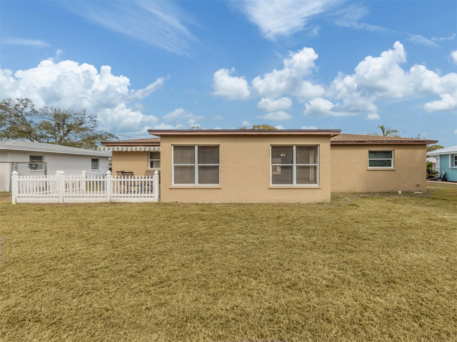 1215 MANGO AVE, VENICE, FL, 34285