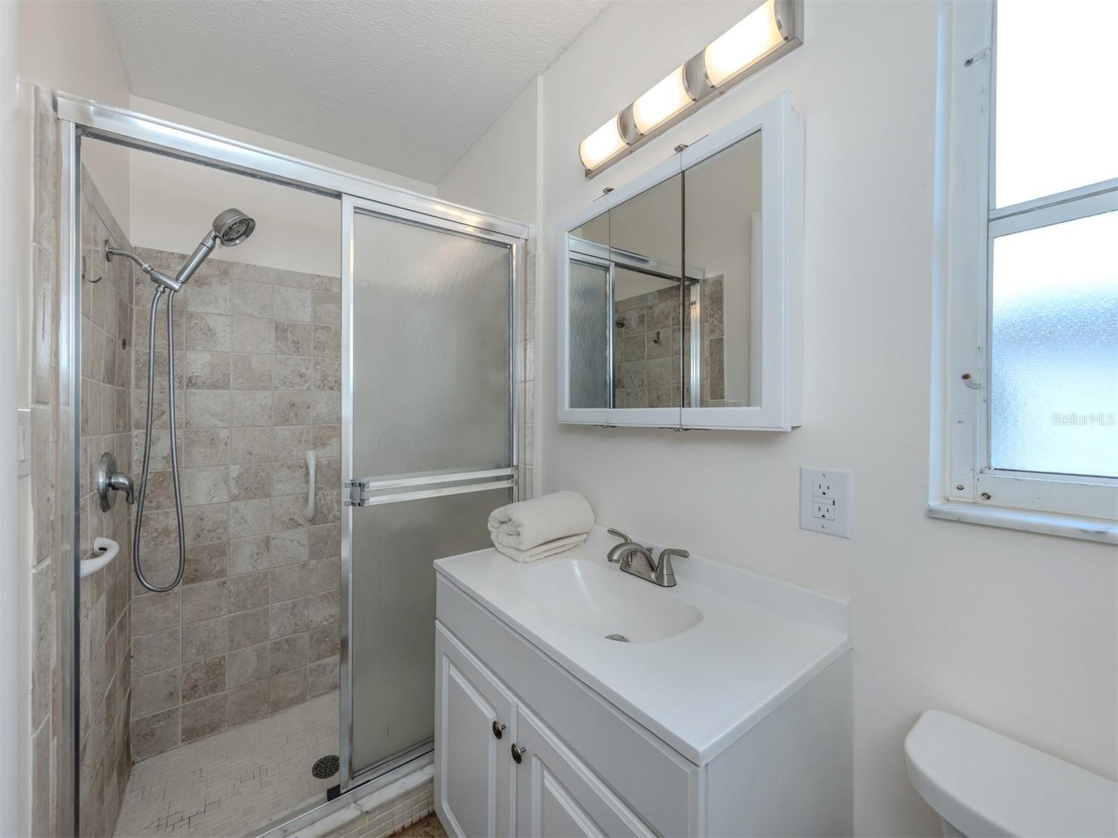 1215 MANGO AVE, VENICE, FL, 34285