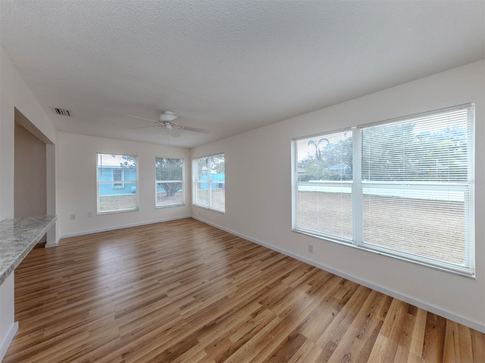 1215 MANGO AVE, VENICE, FL, 34285