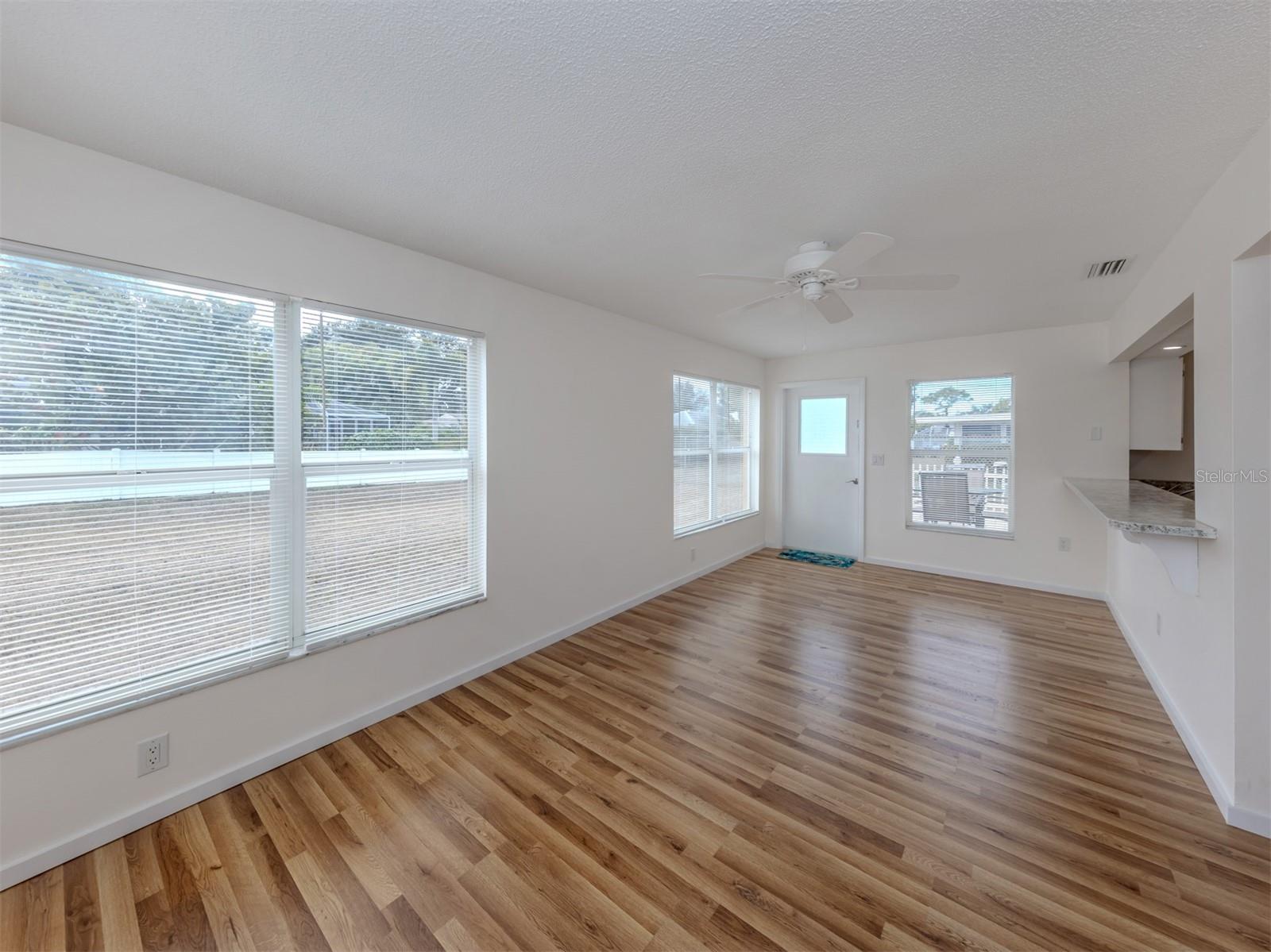 1215 MANGO AVE, VENICE, FL, 34285