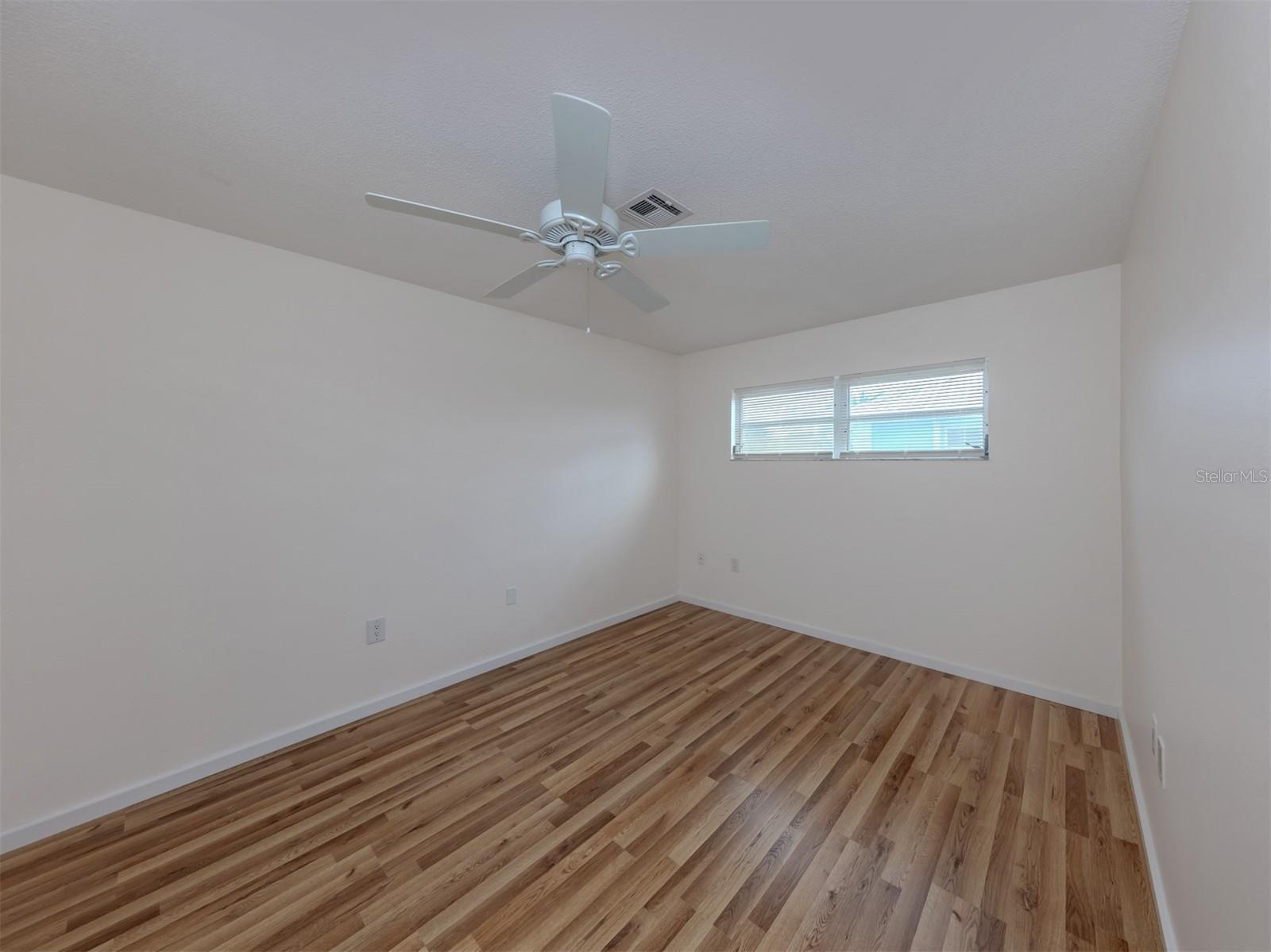 1215 MANGO AVE, VENICE, FL, 34285