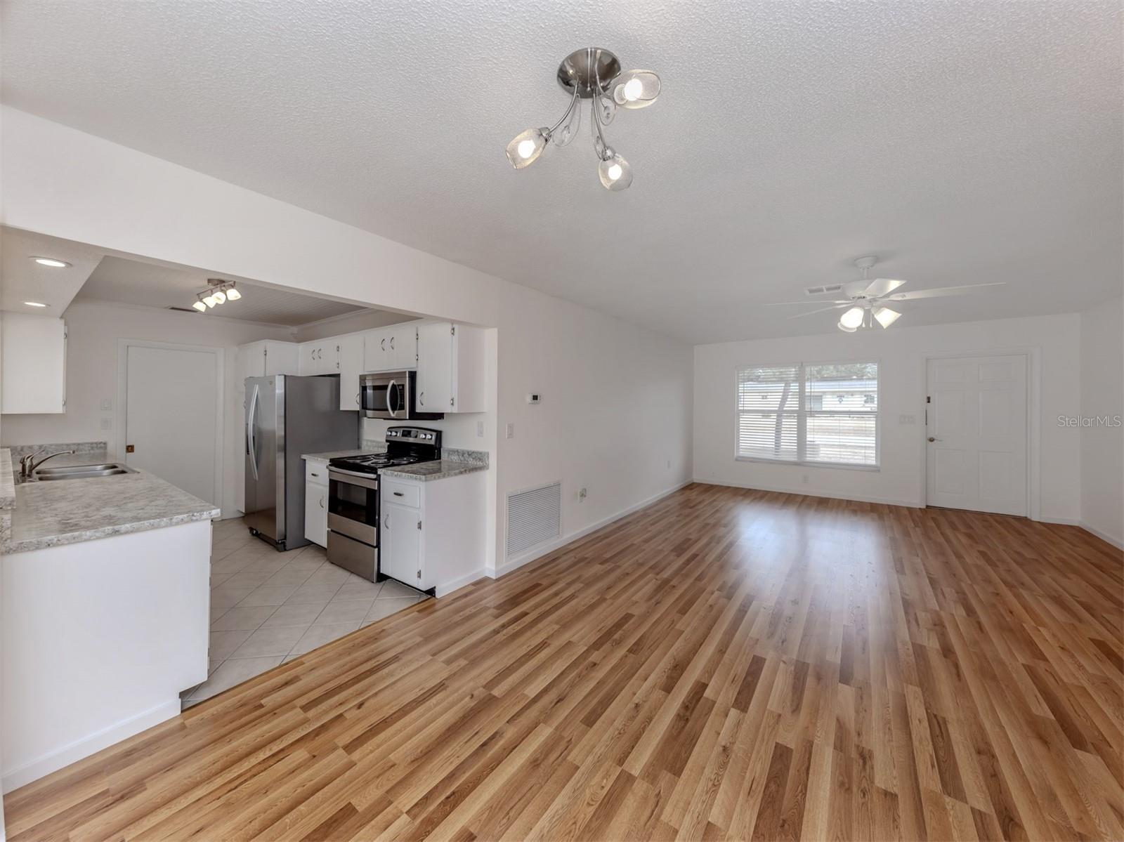 1215 MANGO AVE, VENICE, FL, 34285