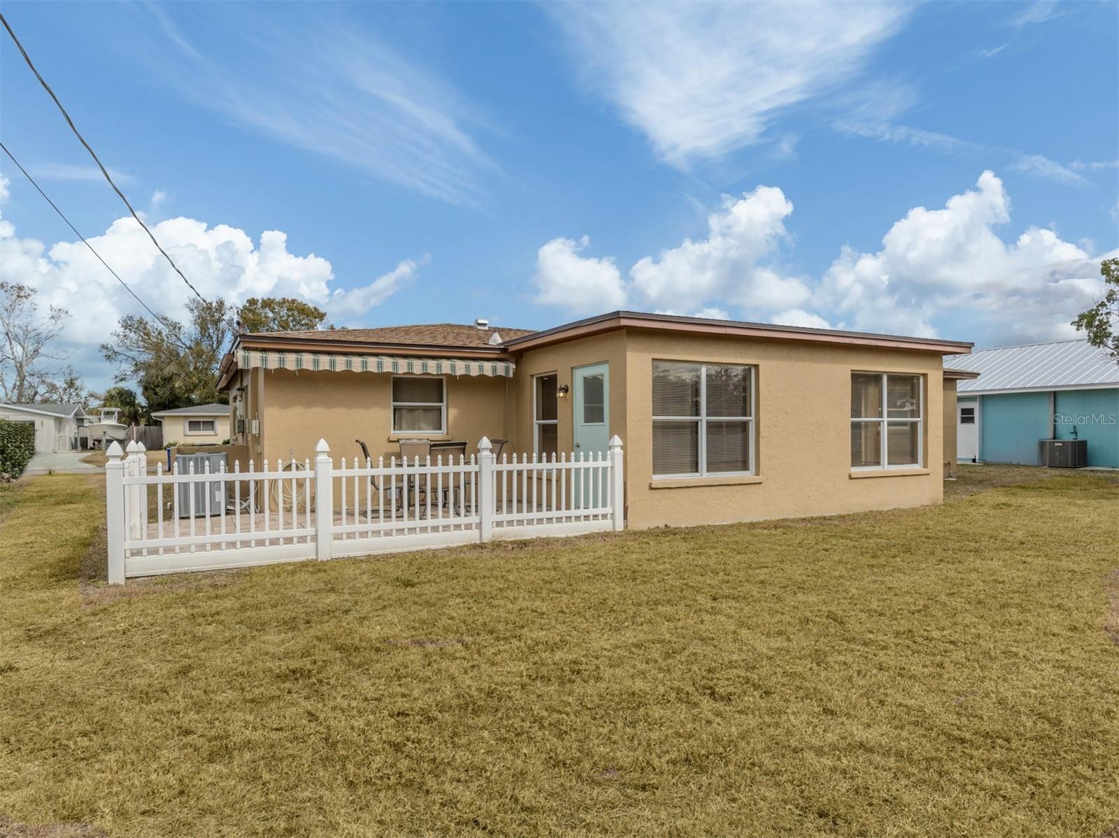 1215 MANGO AVE, VENICE, FL, 34285