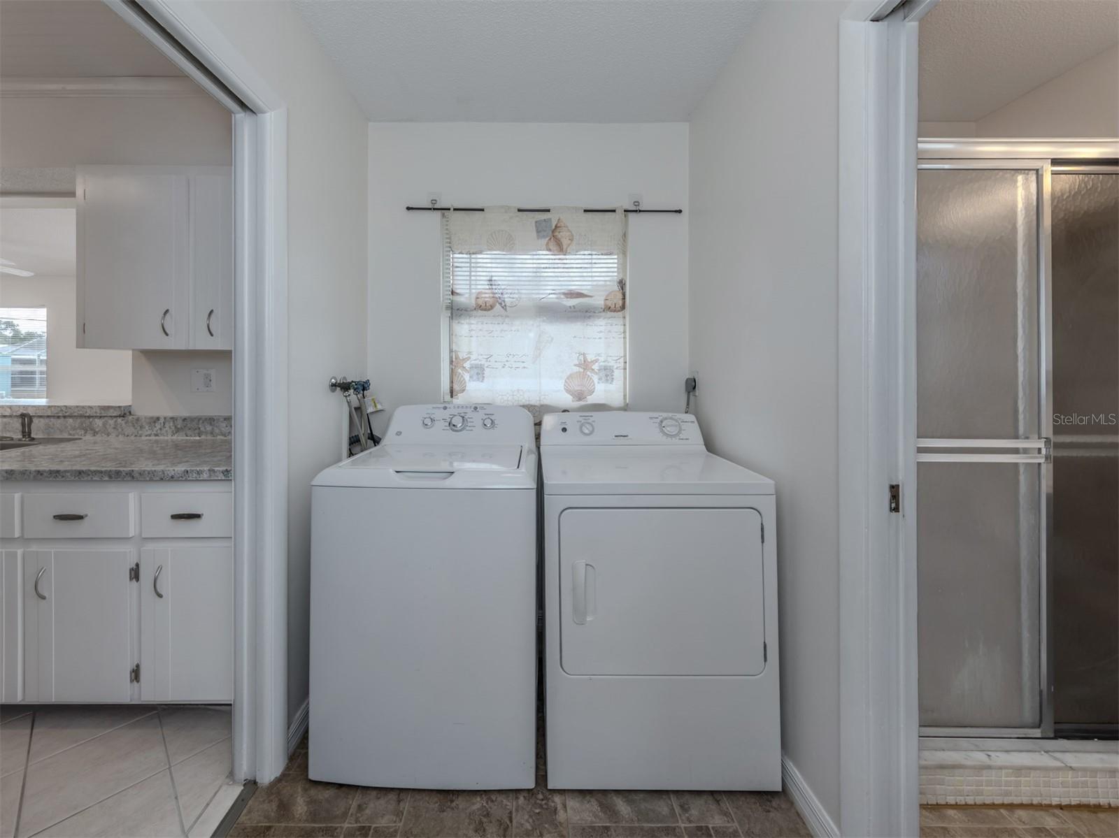 1215 MANGO AVE, VENICE, FL, 34285