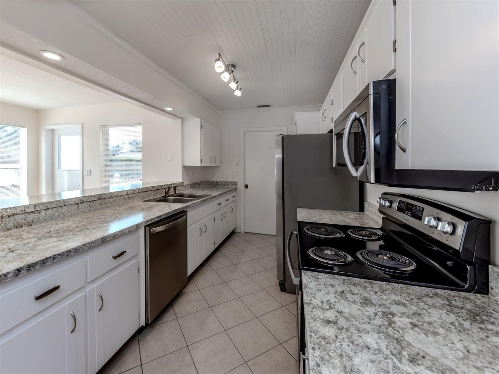 1215 MANGO AVE, VENICE, FL, 34285