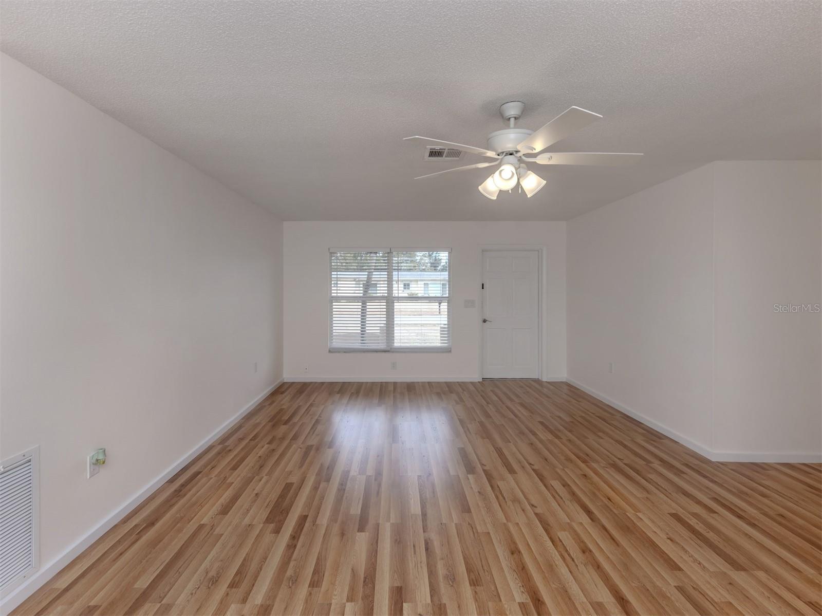 1215 MANGO AVE, VENICE, FL, 34285