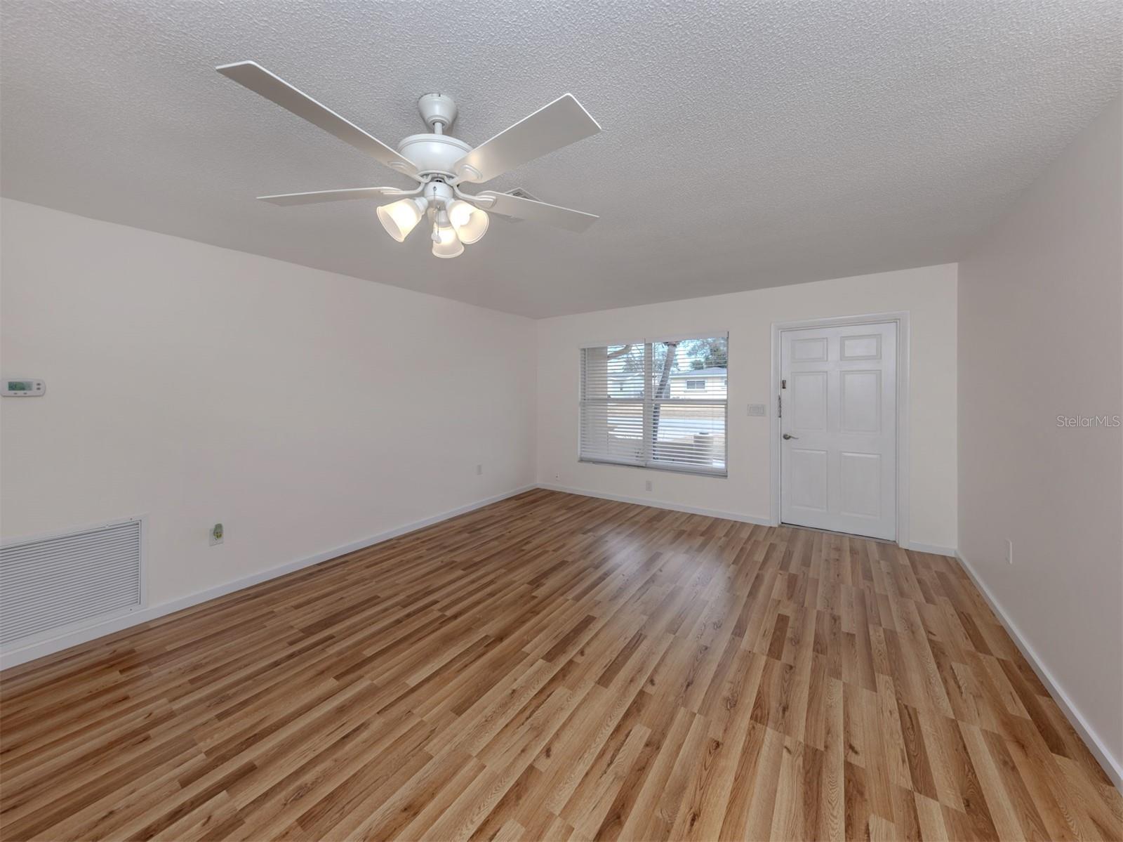 1215 MANGO AVE, VENICE, FL, 34285