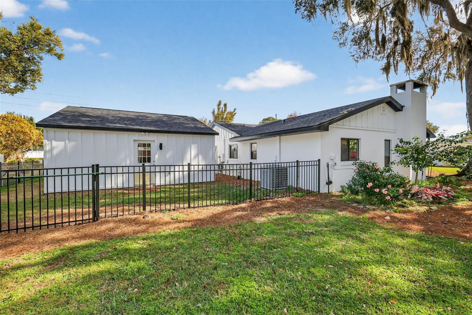 241 BAY RD, MOUNT DORA, FL, 32757