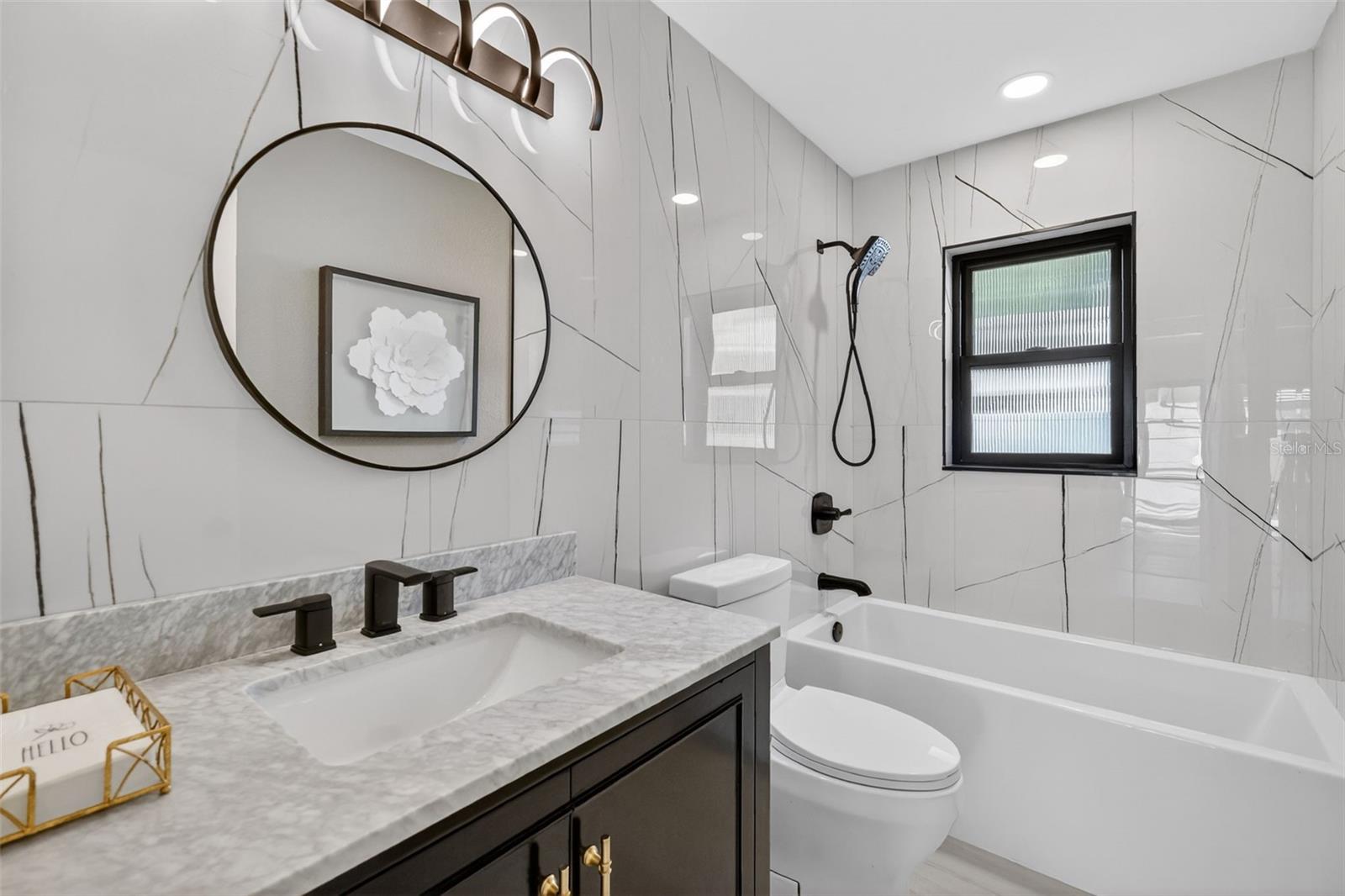 241 BAY RD, MOUNT DORA, FL, 32757