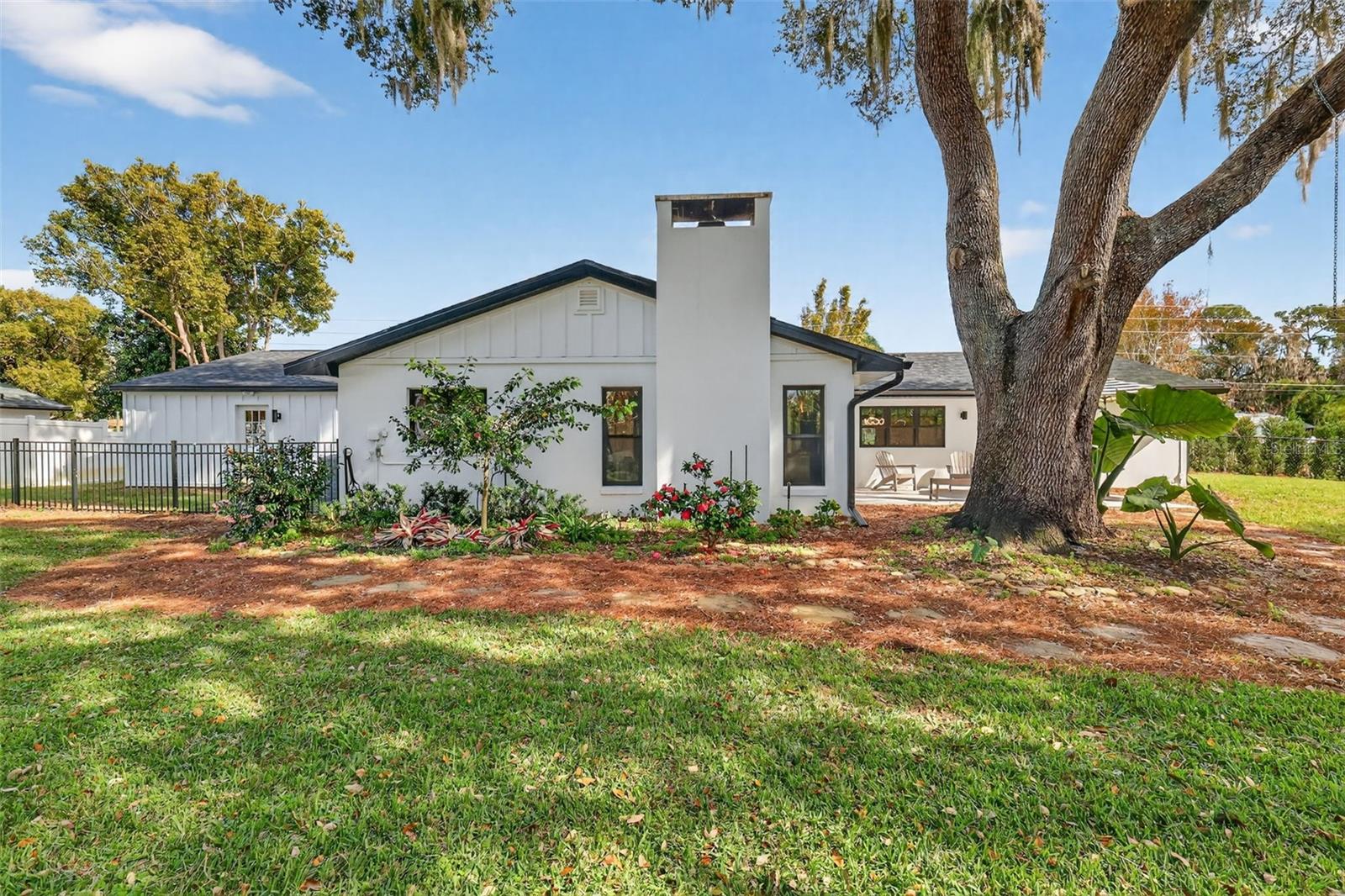 241 BAY RD, MOUNT DORA, FL, 32757