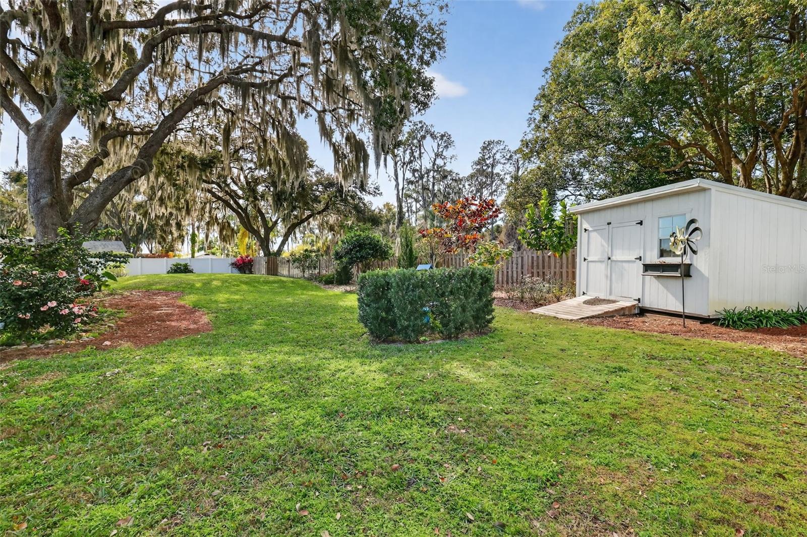 241 BAY RD, MOUNT DORA, FL, 32757