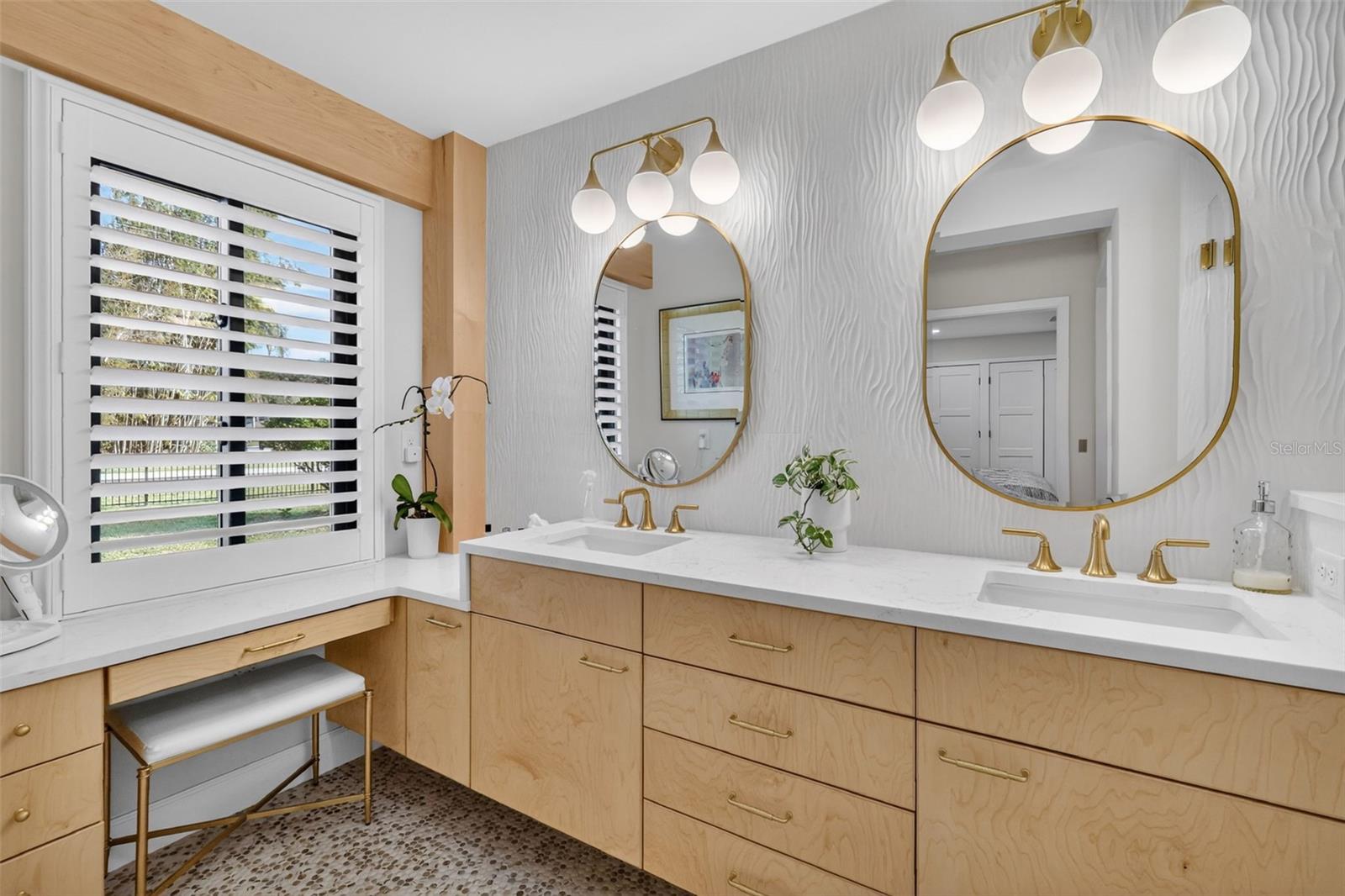 241 BAY RD, MOUNT DORA, FL, 32757