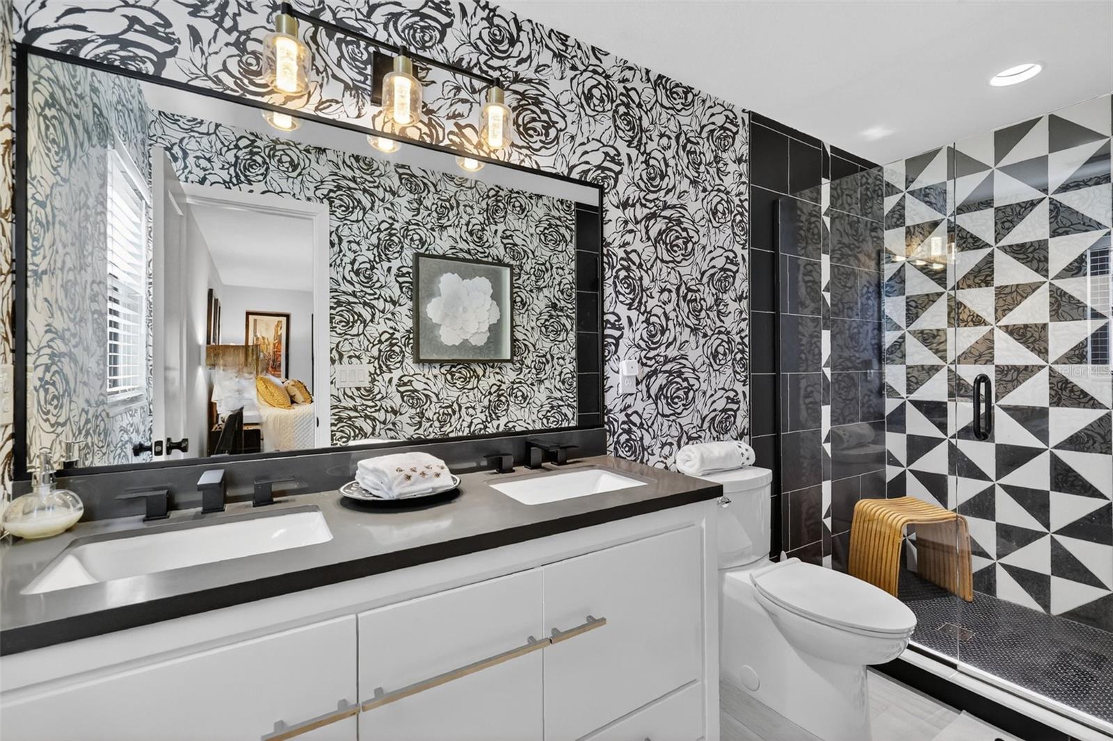 241 BAY RD, MOUNT DORA, FL, 32757