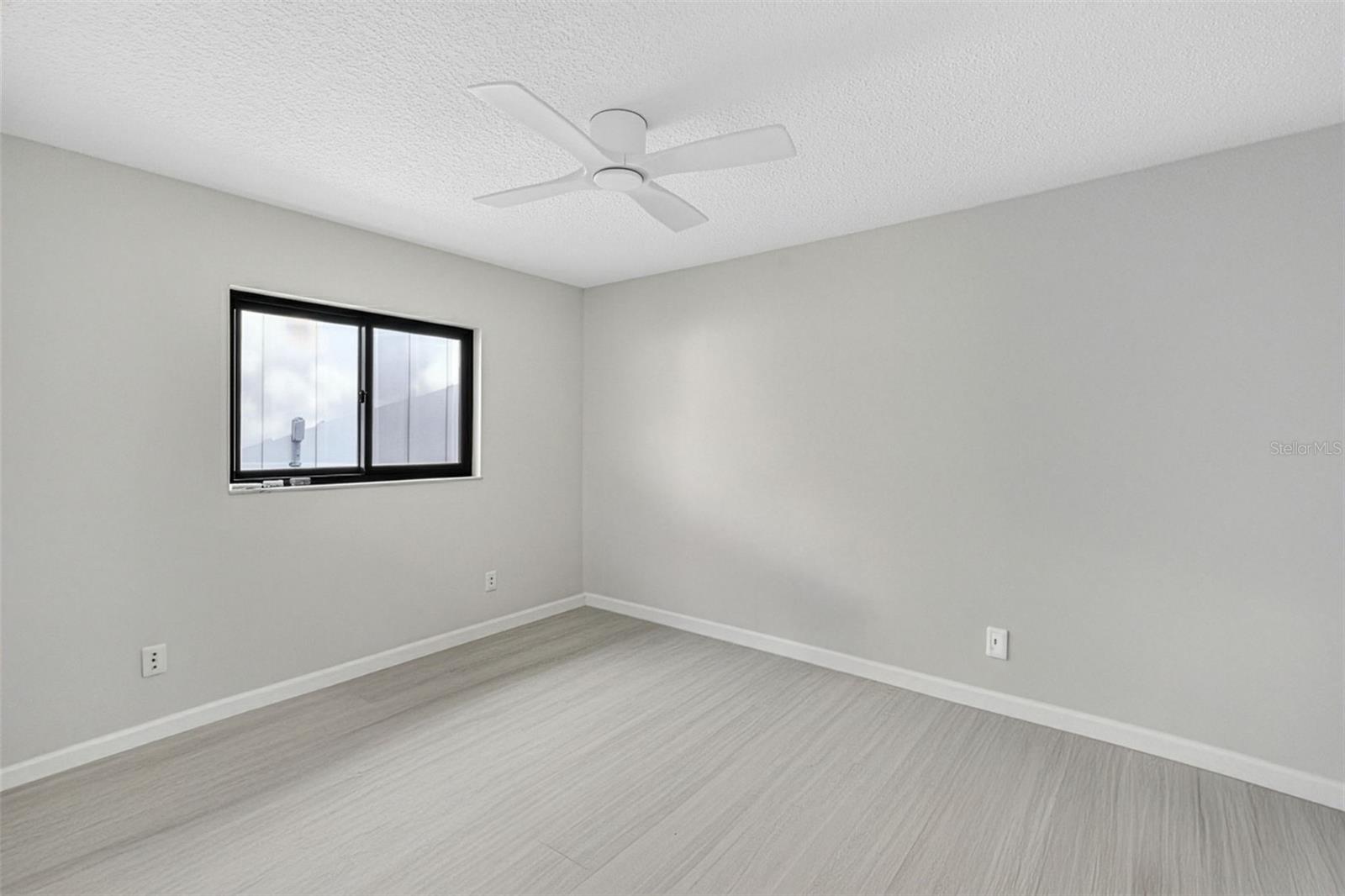 241 BAY RD, MOUNT DORA, FL, 32757