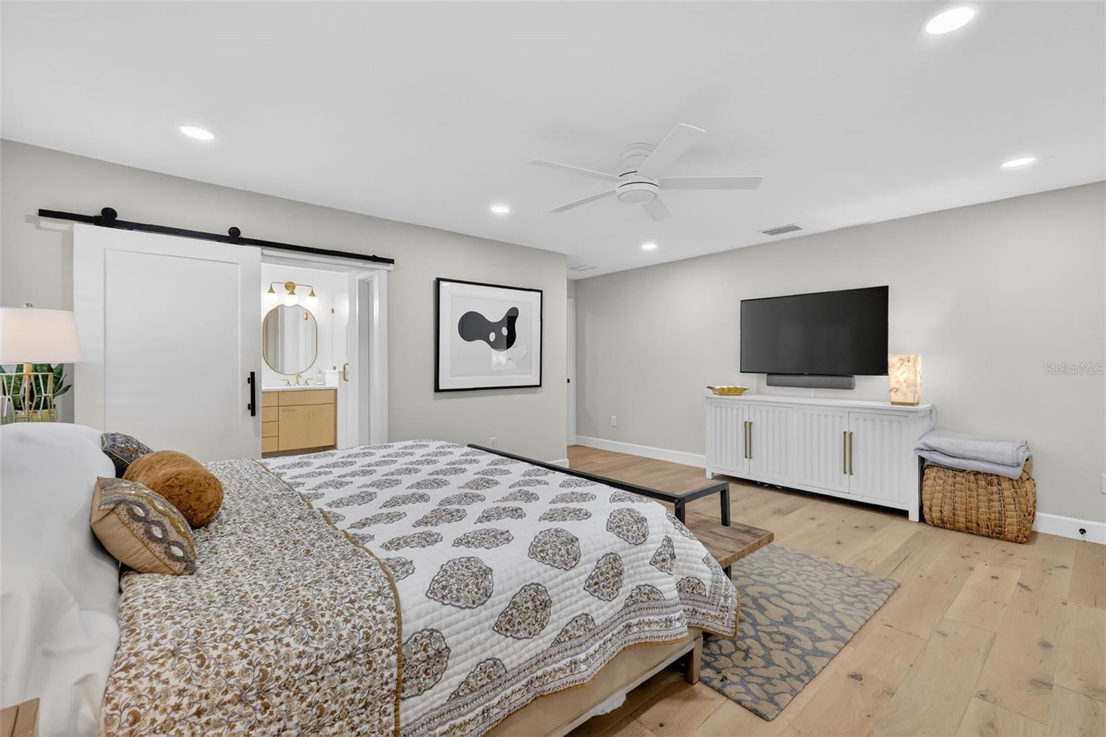 241 BAY RD, MOUNT DORA, FL, 32757