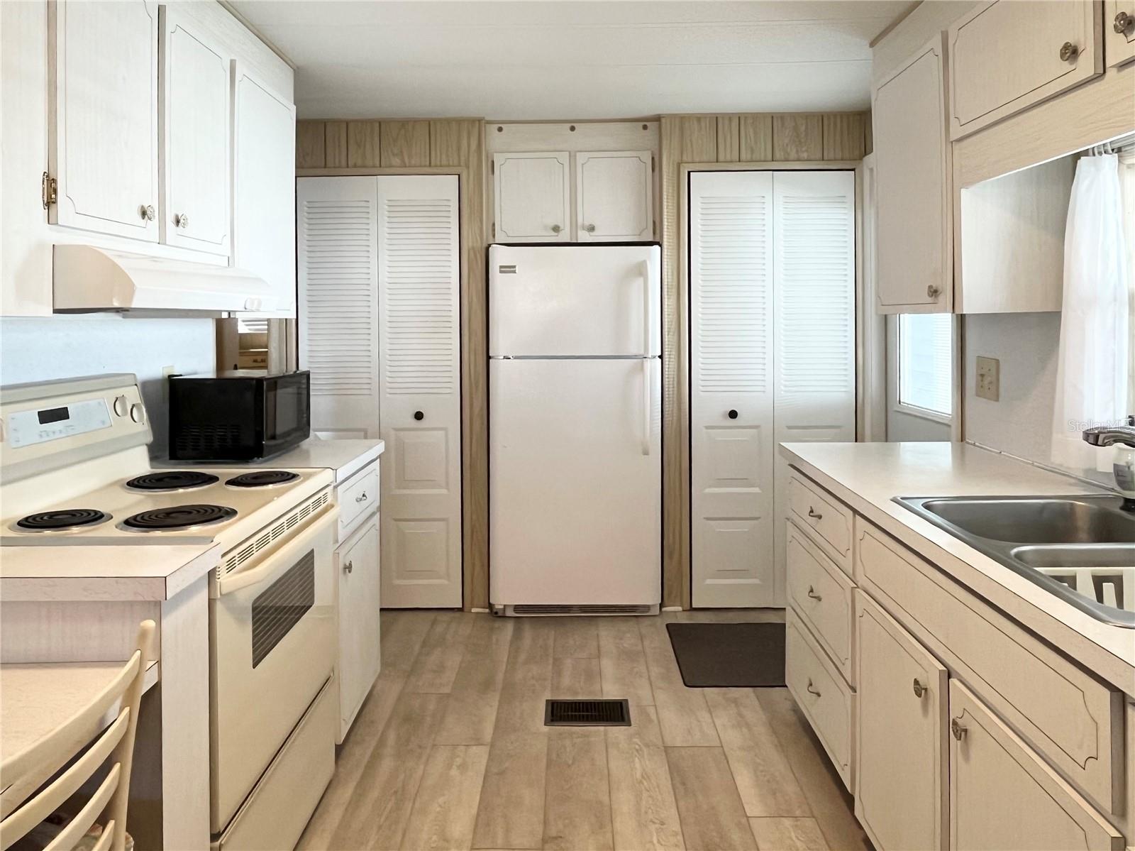 3232 ASH TER, SARASOTA, FL, 34237