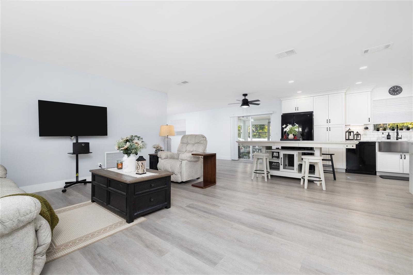 692 GASLIGHT DR, SOUTH DAYTONA, FL, 32119