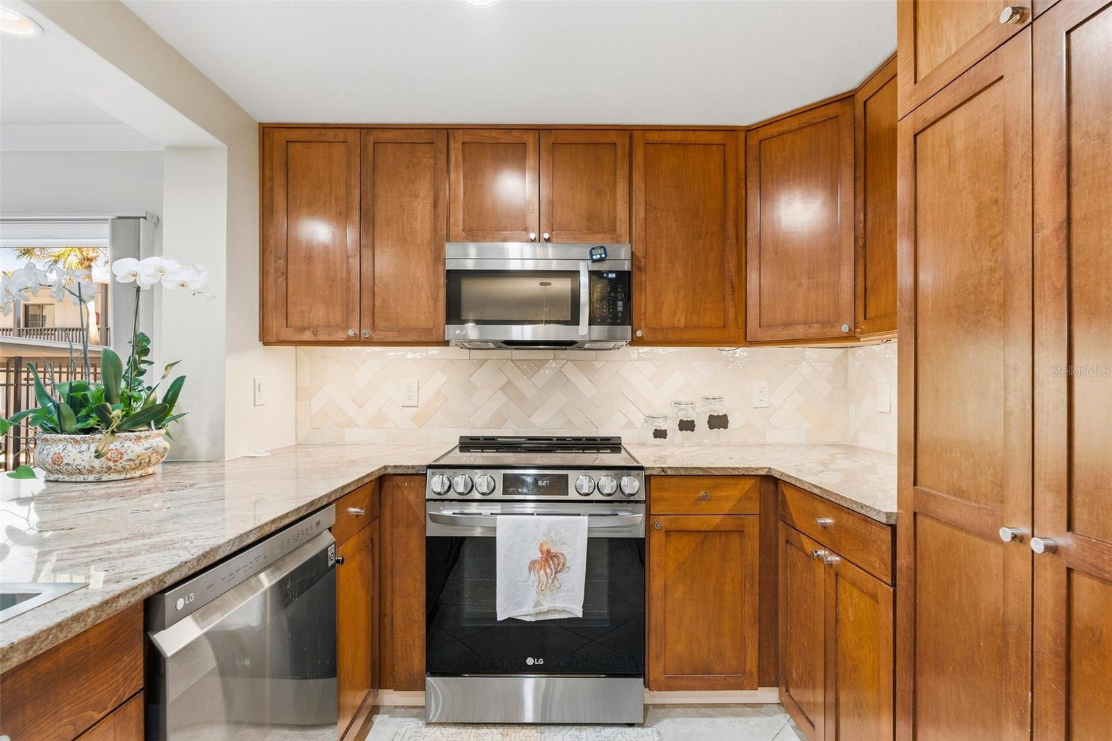 800 BENJAMIN FRANKLIN DR #110, SARASOTA, FL, 34236